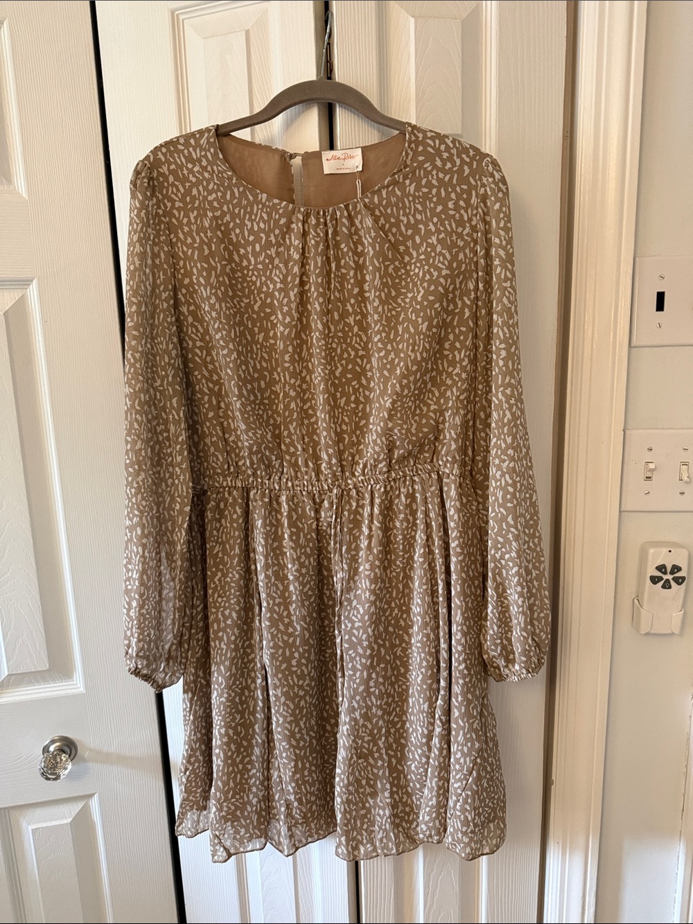 Cute Beige Printed Allie Rose Long Sleeve short Dress Large